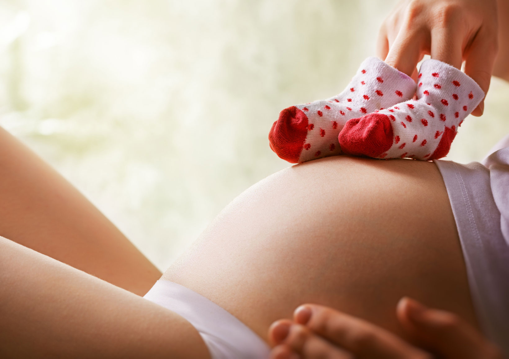 Femme enceinte en préparation à la maternité